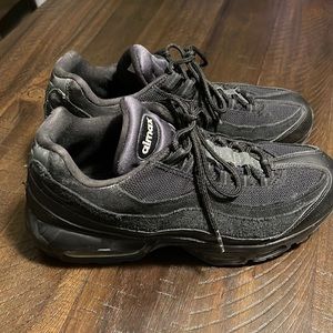 Black Nike air max used ok condition! Must go !!!sz 9 1/2